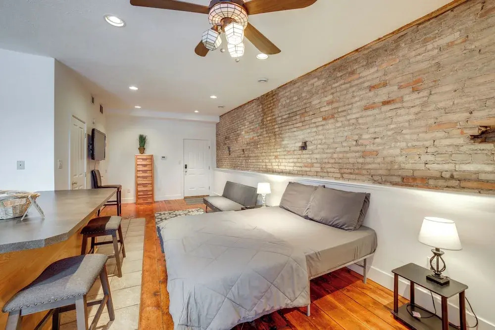 Cozy Lowell Studio ~ 19 Mi to Grand Rapids!