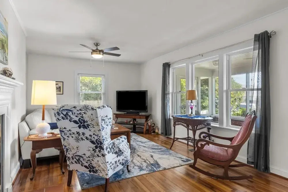 The Gray Whale Cottage 2 Bedroom Home by RedAwning