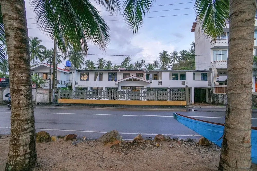 OYO 384 Dilena Beach Resort