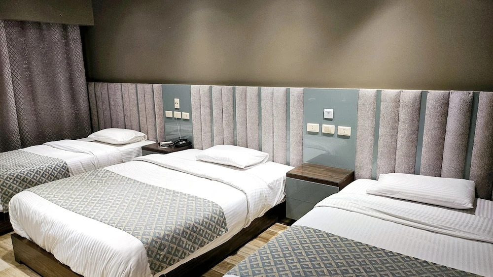 Grand Bayan Hotel & Apt at Nile Plaza