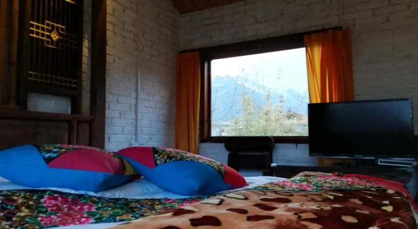 Lijiang Qinglu Courtyard Hotel