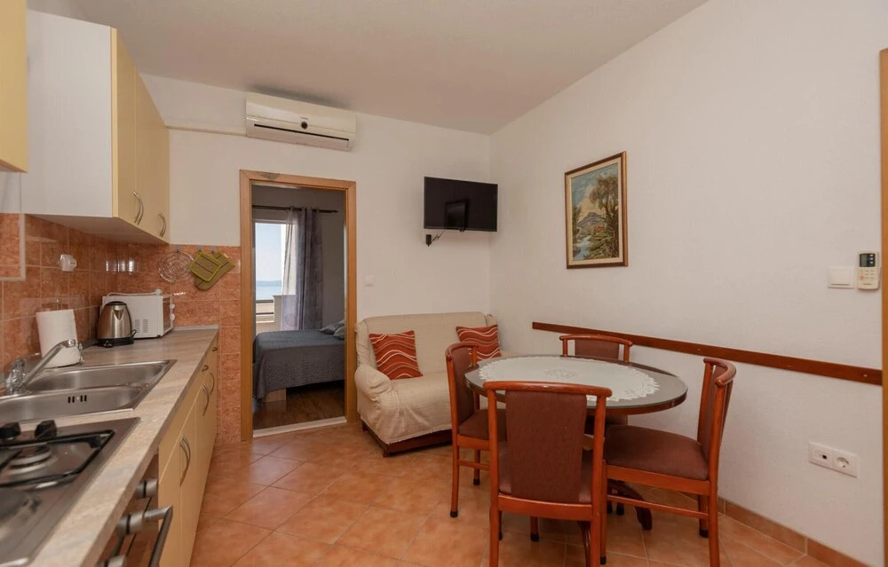 Beautiful Home in Makarska With Wifi and 2 Bedrooms