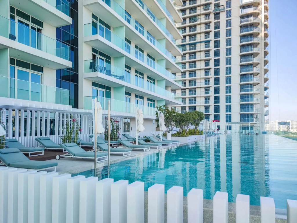 Stylish 2BR apt in Emaar Beachfront w Stunning sea Views