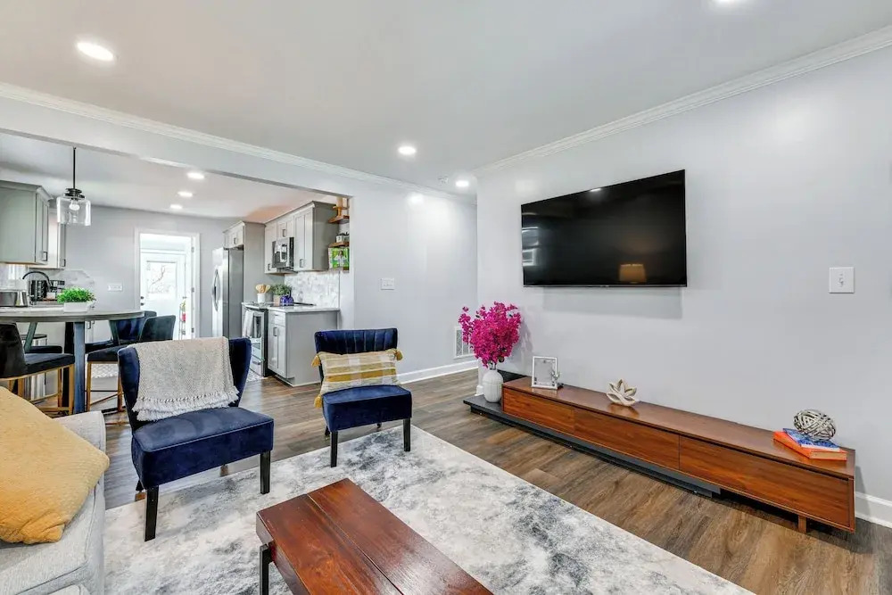 Newly Updated Home ~ 3 Mi to Downtown Charlotte!