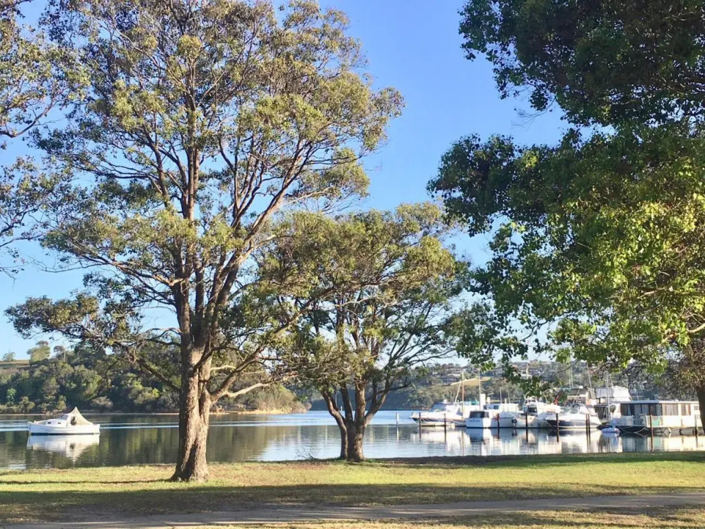 The Wheelhouse - 2BR Waterfront Apt in town