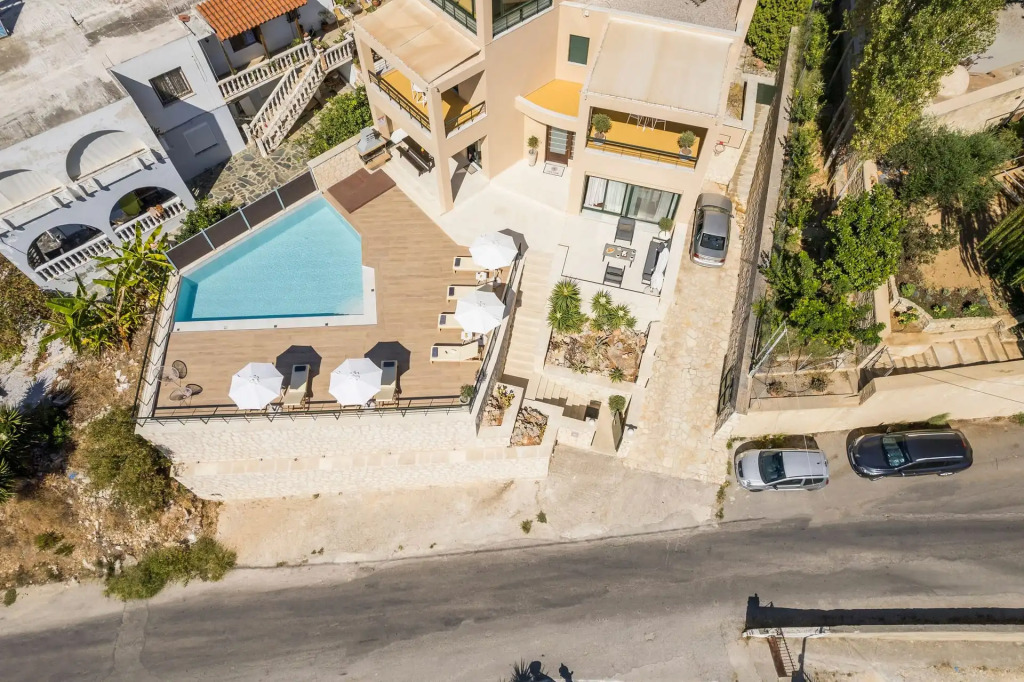 Villa City View - Heated Pool & Gym & Sauna - Majestic views - 5 min drive from center