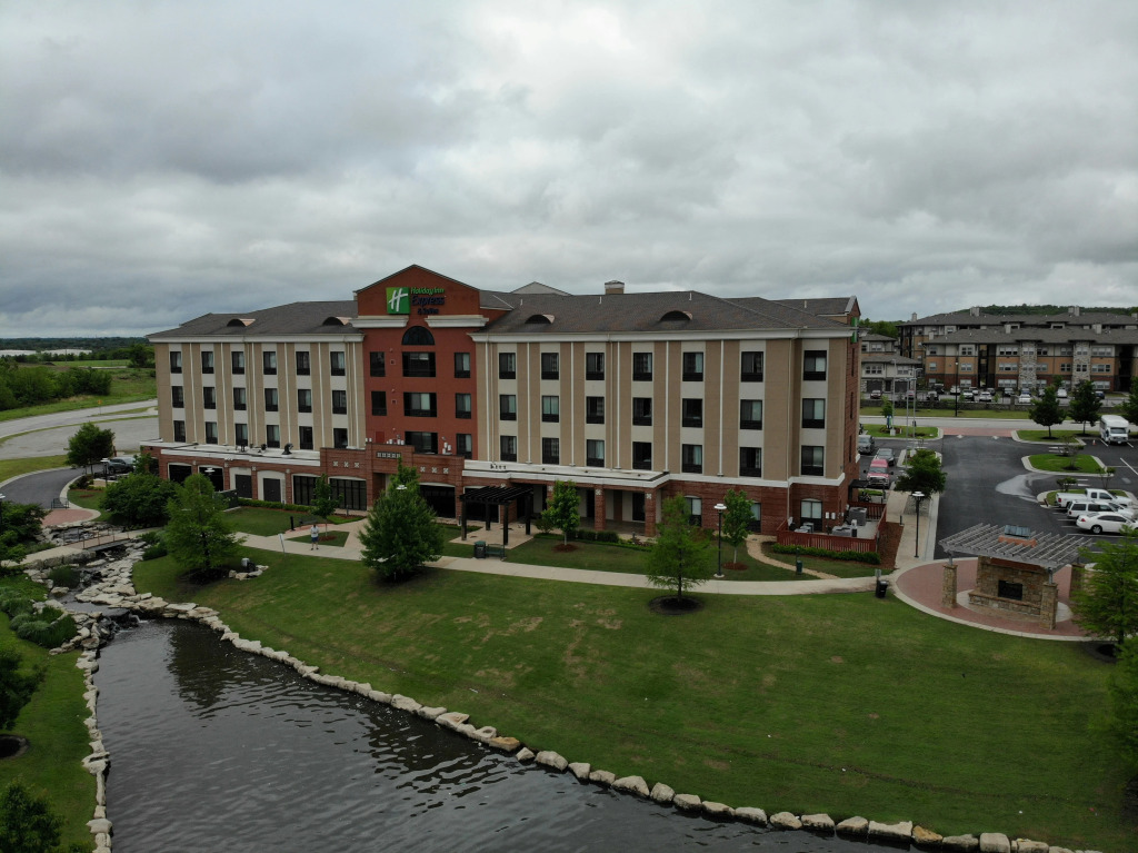 Holiday Inn Express & Suites Glenpool by IHG