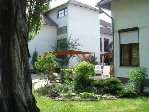Róza Hotel és Apartmanház