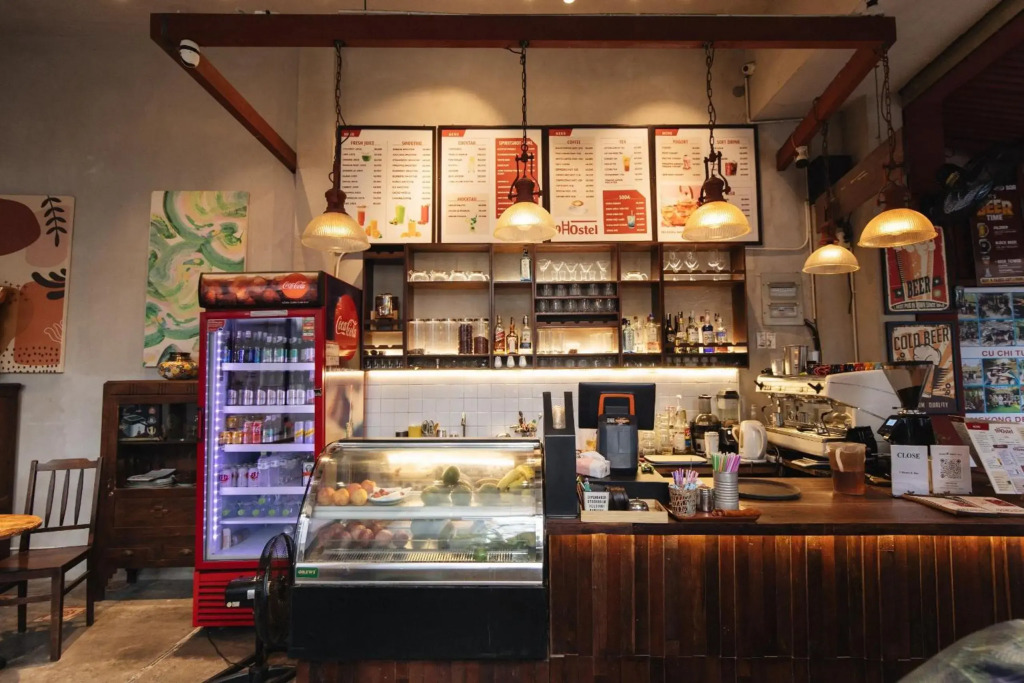 9 Hostel and Bar