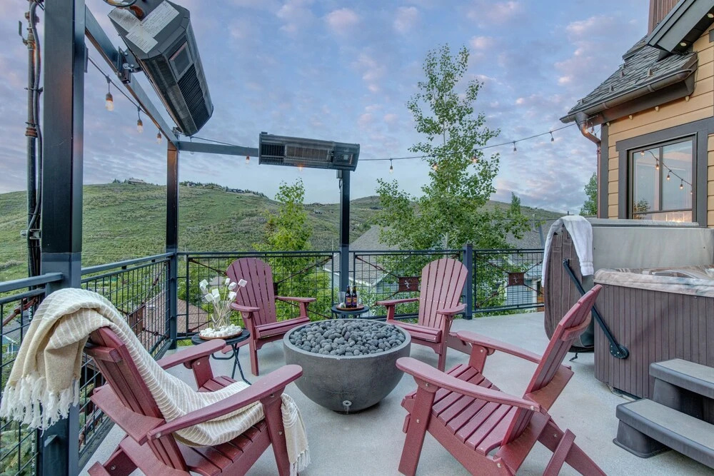 1138 Skiers Heaven! Luxury Home Close To Park City Mountain! Two Hot Tubs & Gorgeous Outdoor Space! 6 Bedroom Home by RedAwning