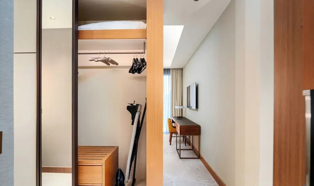 Posh 2 BR in Address Opera Mall Access