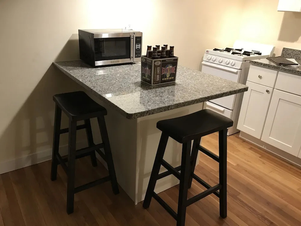 1 BR Apt Near Marquette University by Frontdesk