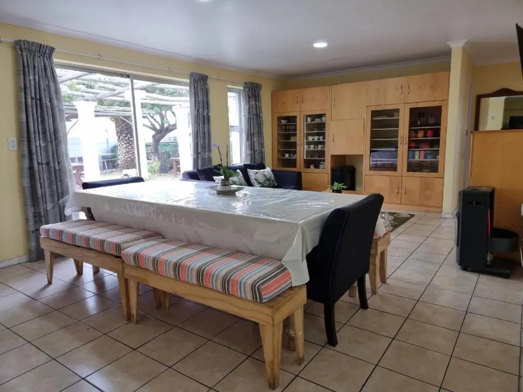 Pelican Accommodation Ottery