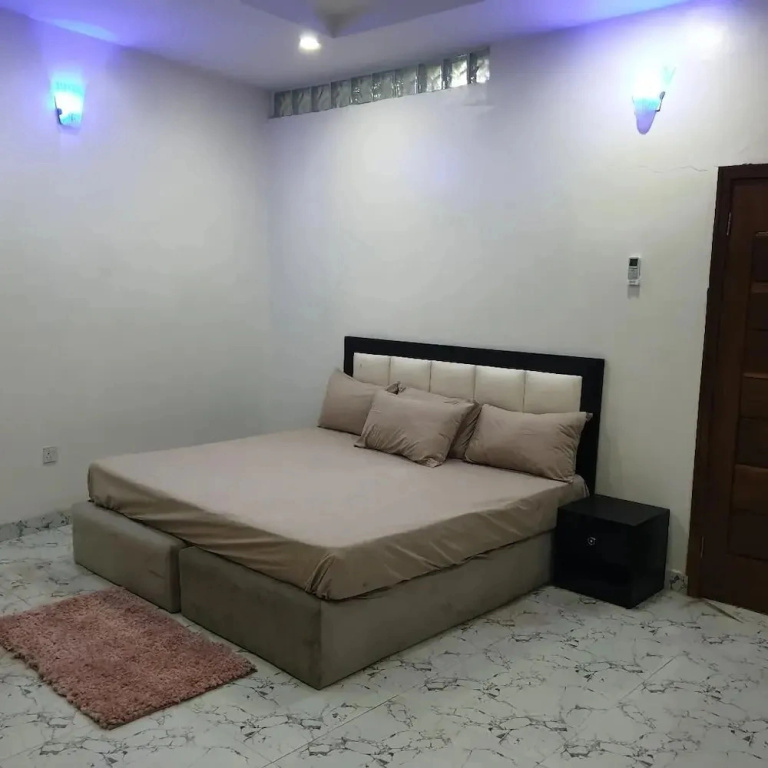 Lovely 3-bed House in Lekki , Terrace , ac ,wifi