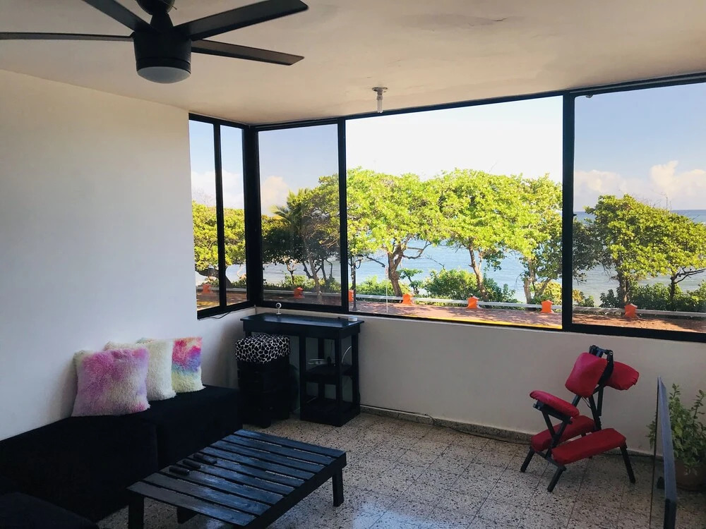 Ocean View 3bedroom With Amazing View in the Middle of Town Late Night Walks