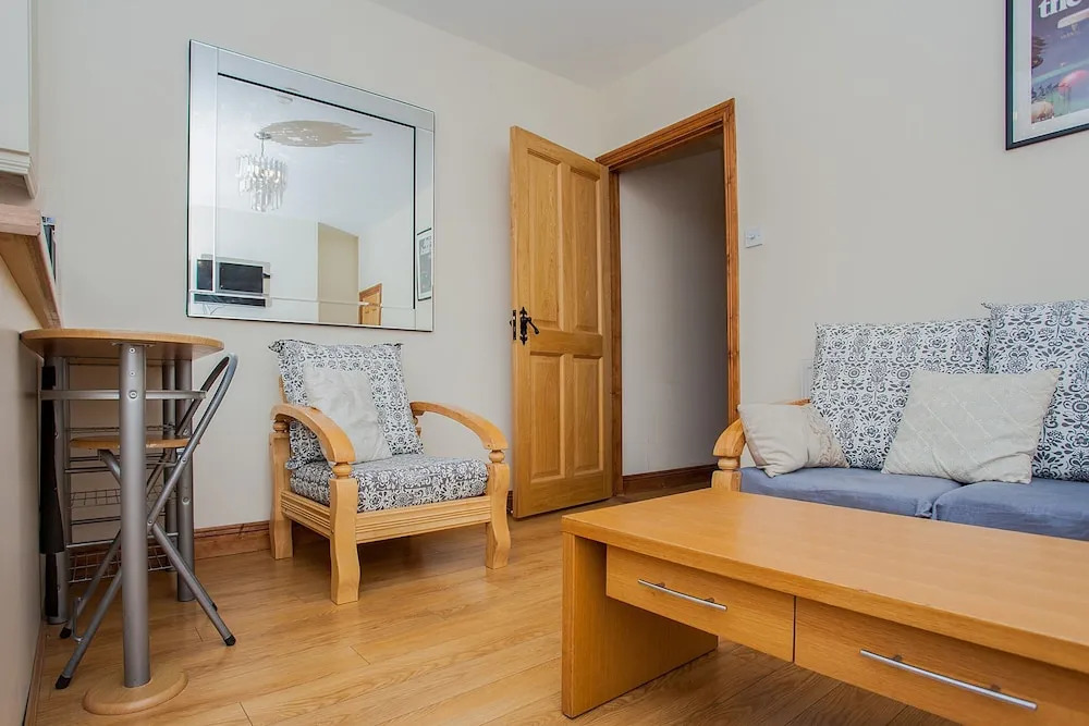 Central 3 Bedroom Townhouse Near O'Connell Street