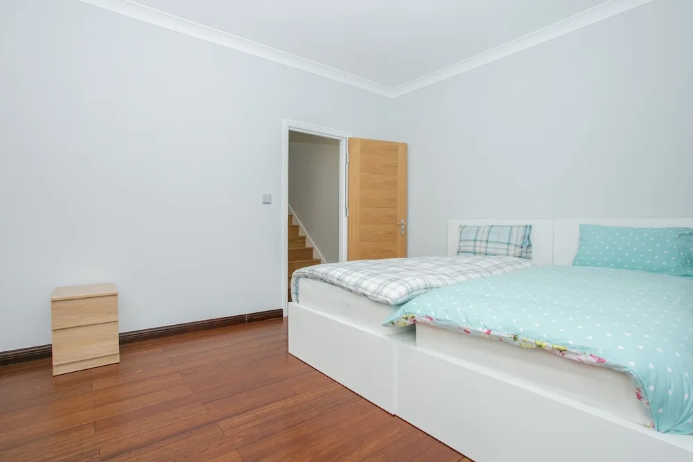 Modern 5 Bedroom House In Battersea