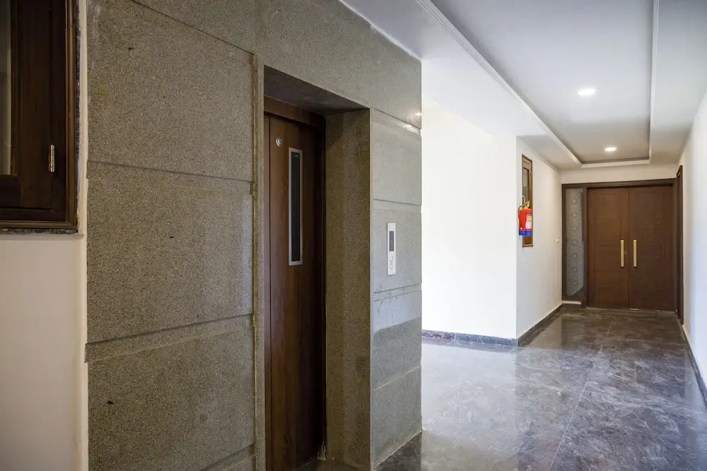 Alaya Stays BYDM The Sky Heaven - 4 BHK Penthouse 15 Min from Triveni Ghat With Balcony & Lift