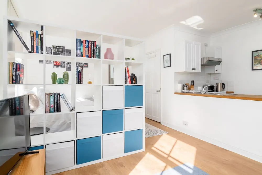 Bright Studio Flat, Amazing Location!