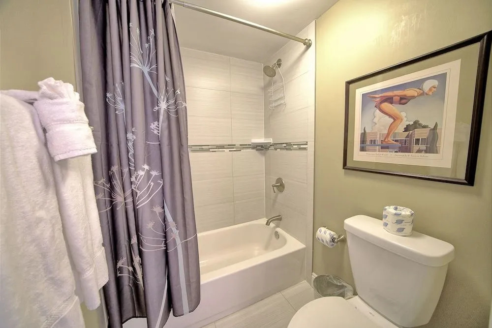 Pleasant Oceanfront Condo with Large Balcony and Beach Access - Unit 1605 by RedAwning