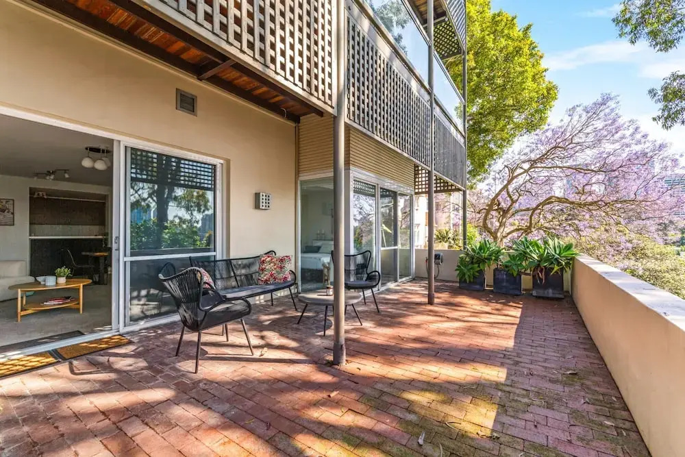 2-bed Harbourside Home With Views in Fab Location