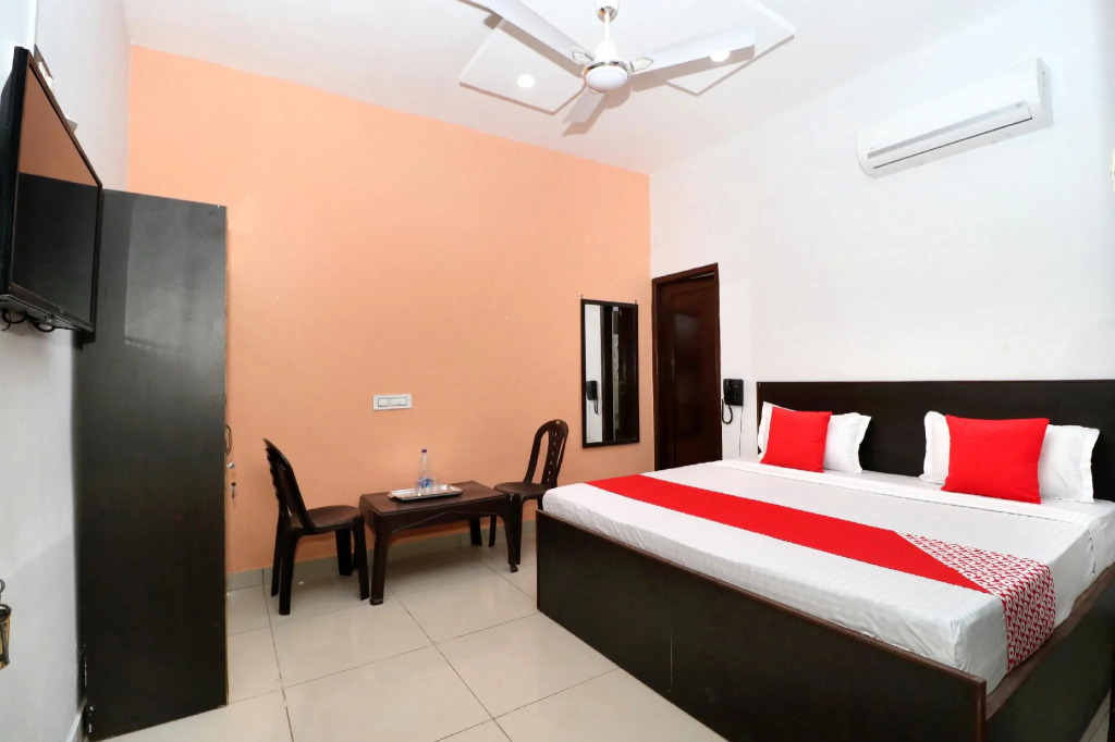 OYO 24142 Hotel Smart King