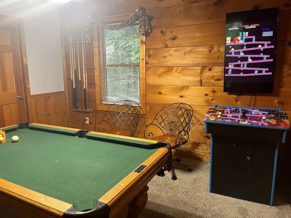 Er27- Bear Naked - Great Location- Close To Town 2 Bedroom Cabin by RedAwning