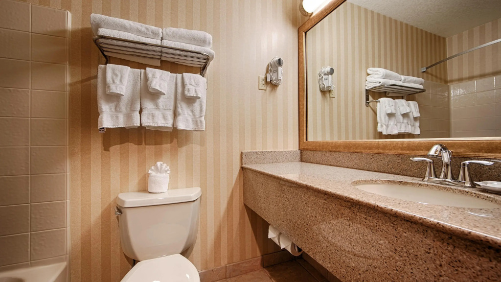 Best Western Plus Landmark Inn