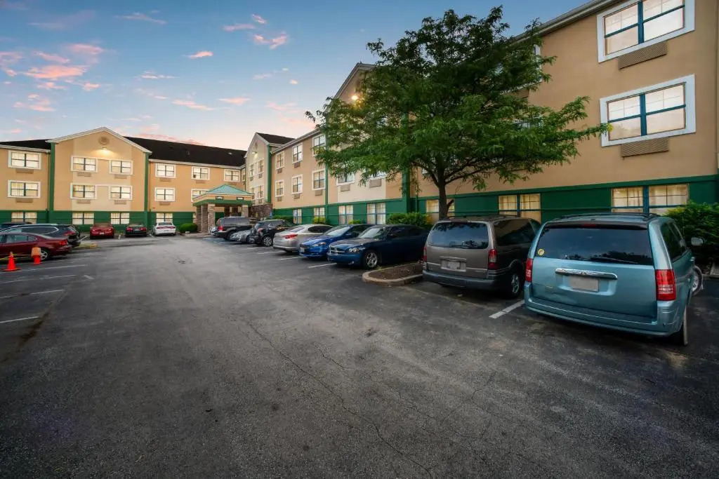 HomeTowne Studios by Red Roof St. Louis - Airport/N Lindbergh
