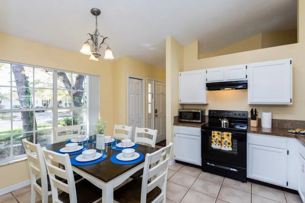 3BR Pool Home in Sunridge by SHV-100