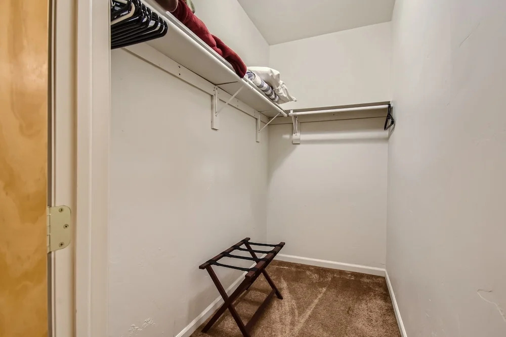 42 Burgundy 4br 3.5ba 4 Bedroom Townhouse by RedAwning