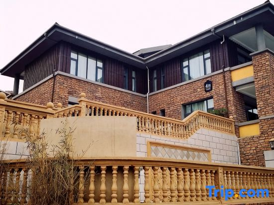 Yue Four Season Resort Center