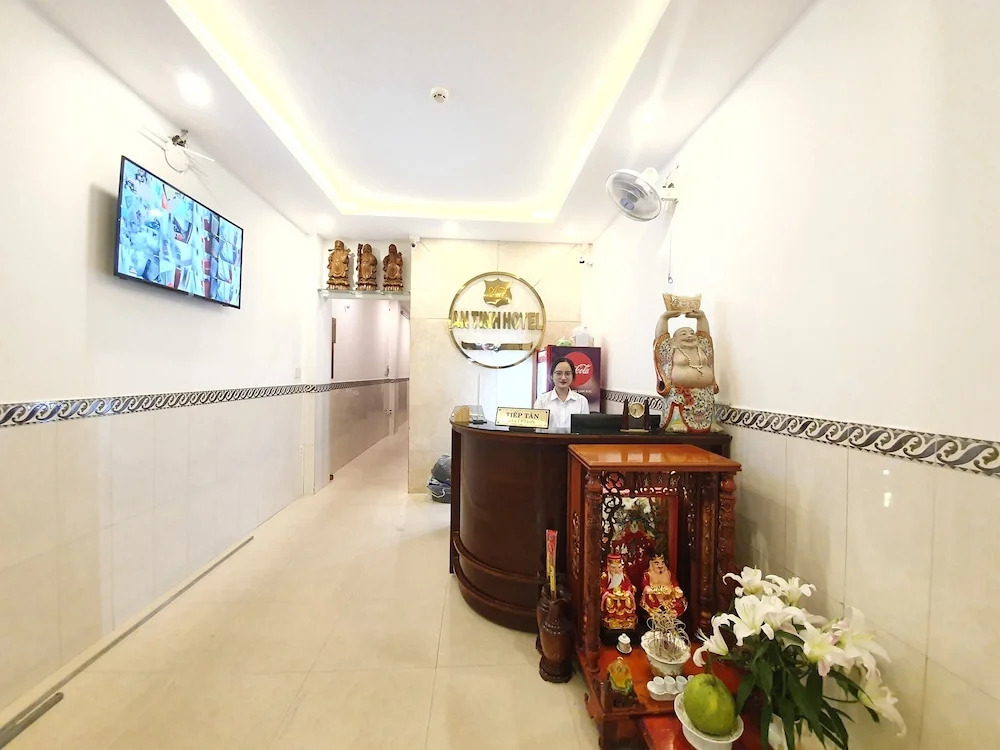 RedDoorz Near Xo Viet Nghe Tinh Street