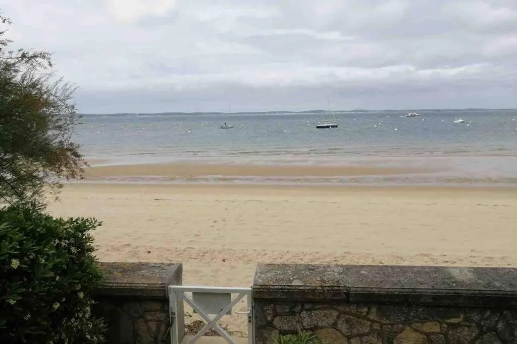 1er ligne pied dans l'eau plage option parking