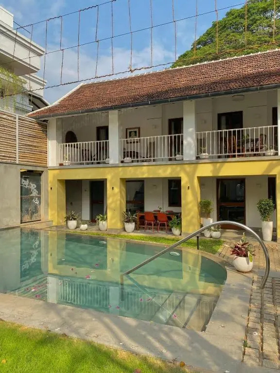 Barons Antiquarian Villa