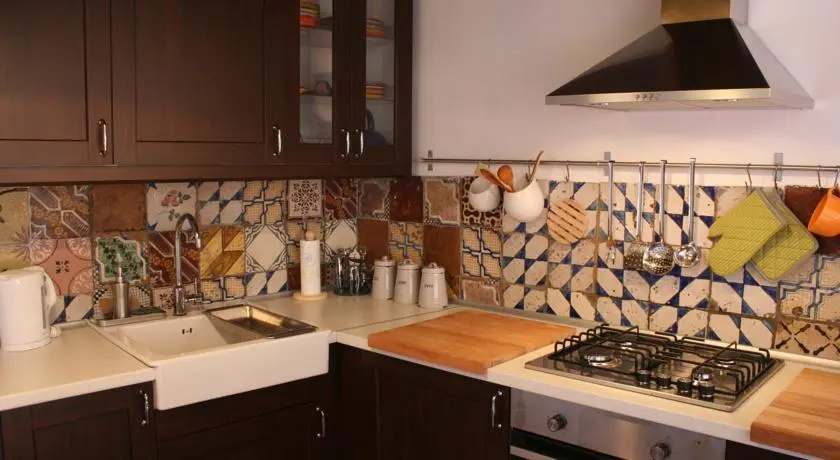 Apartment 25