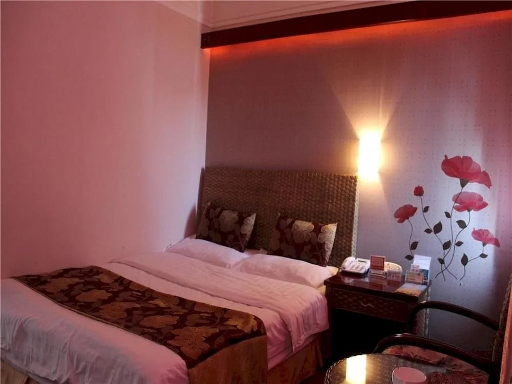 Qujing Derun Hotel