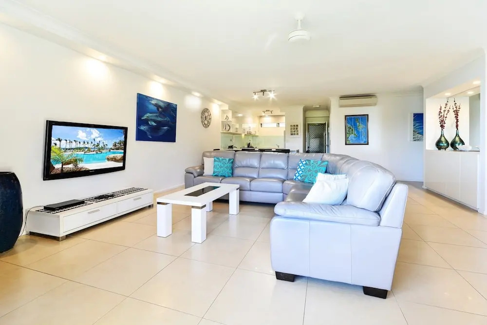 Poinciana 101 3 Bedroom Renovated Spacious 3 Bedroom Central Location