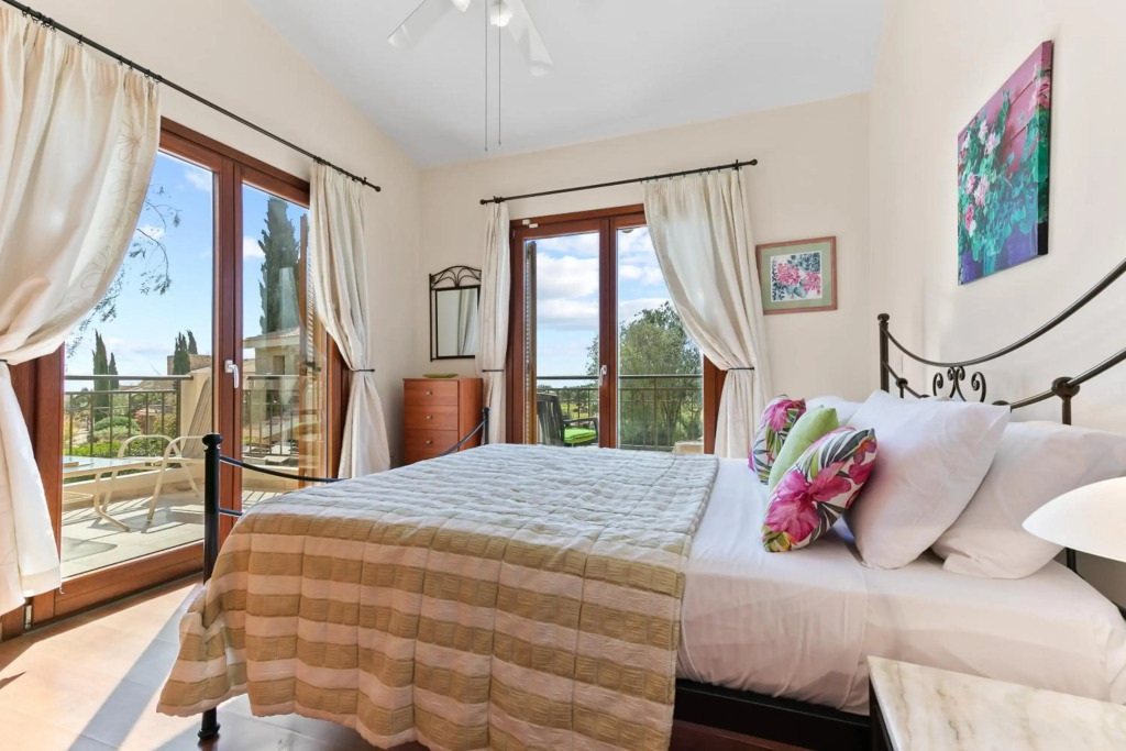 2 bedroom Villa Loukia with private pool and gardens, Aphrodite Hills Resort