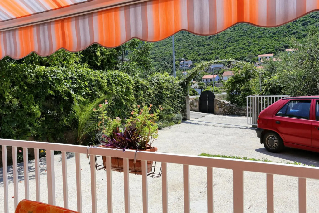 Apartments by the sea Trpanj, Peljesac - 3157