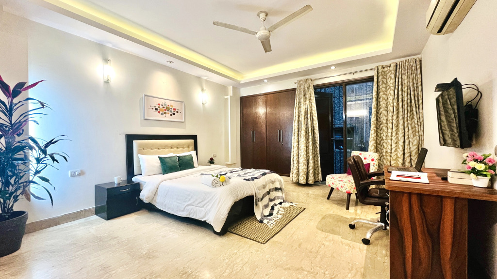 Bluo Park Facing 3Bhk - Balcony, Lift, Parking