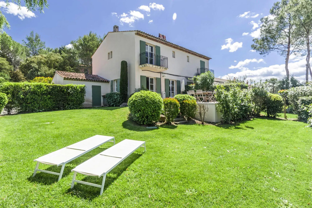 Terraced house in Domaine de Saint-Endréol with golf, SPA and communal pool
