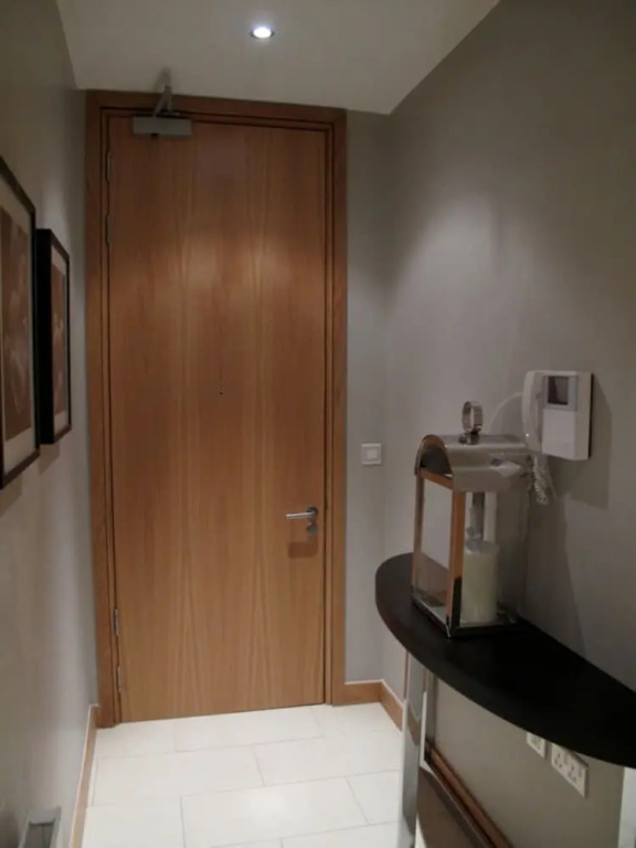 2 Bedroom Apartment In Popular Docklands