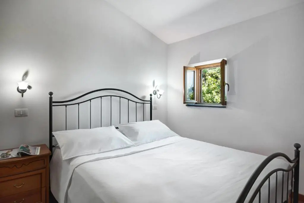 Ginestra Bianca House by Gocce