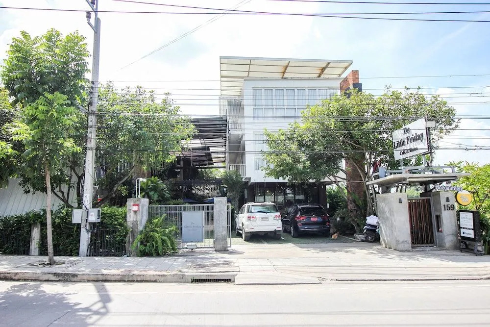 Oyo 387 Little Bangbon