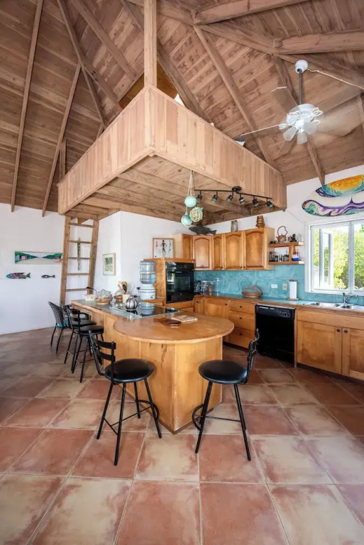Pink Sands Retreat: Secluded Estate With Pool