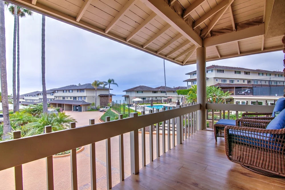Blue Lagoon Condo - 2 Br condo by RedAwning