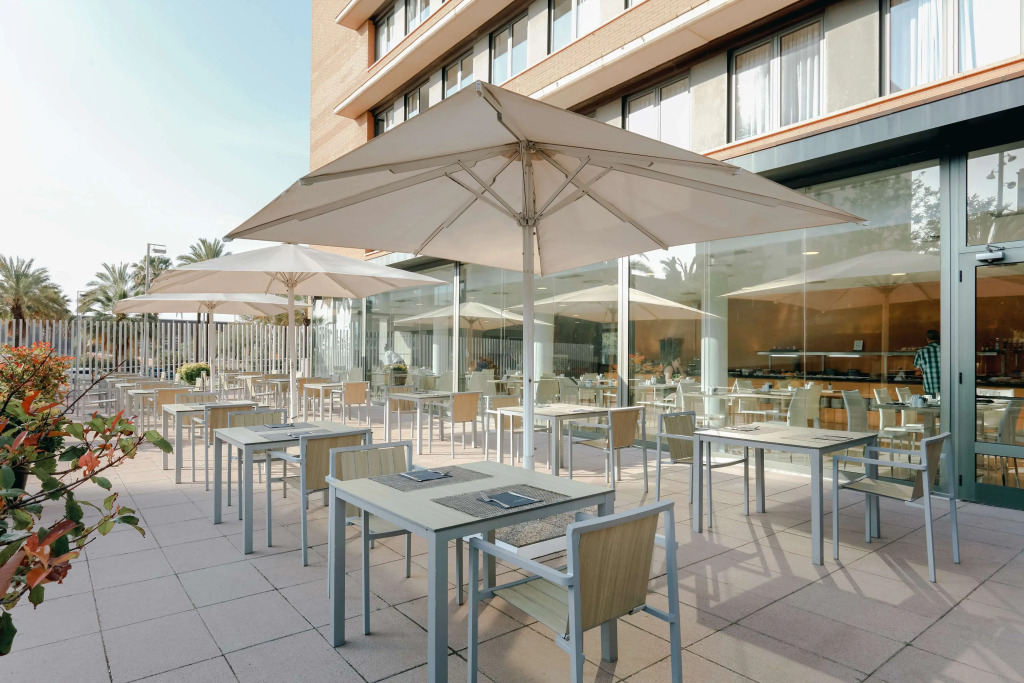 Отель Сatalonia Barcelona Beach