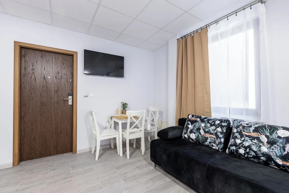 Shick Hostel & Apartments