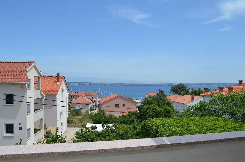 Sea View Apartment Leda